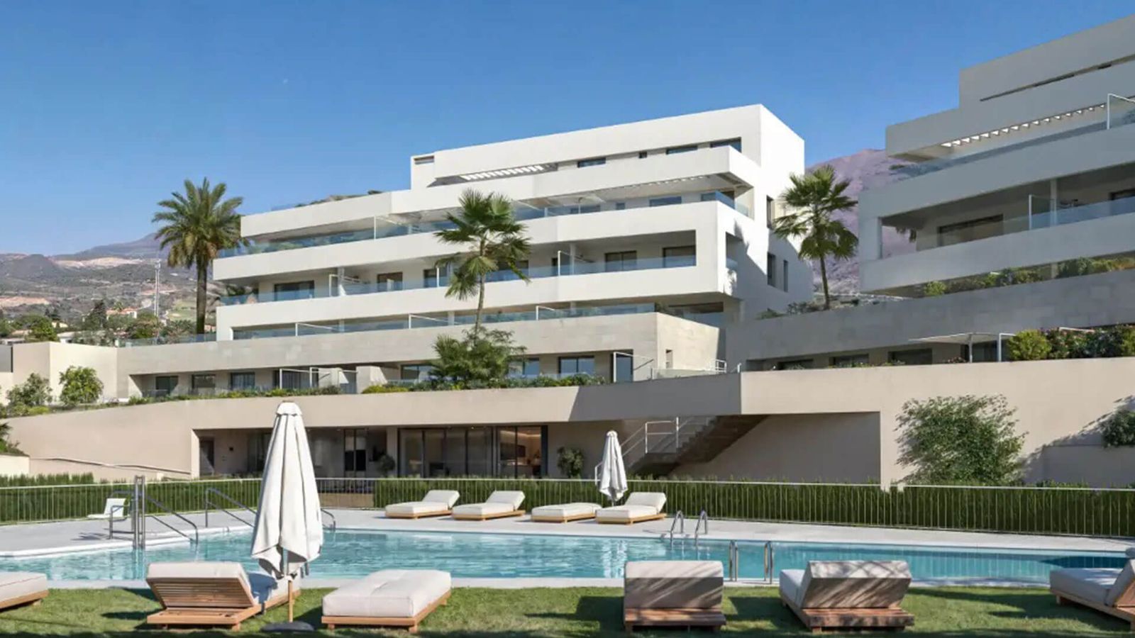 2 Bed Middle Floor Apartment in Estepona in Estepona — Wohnung